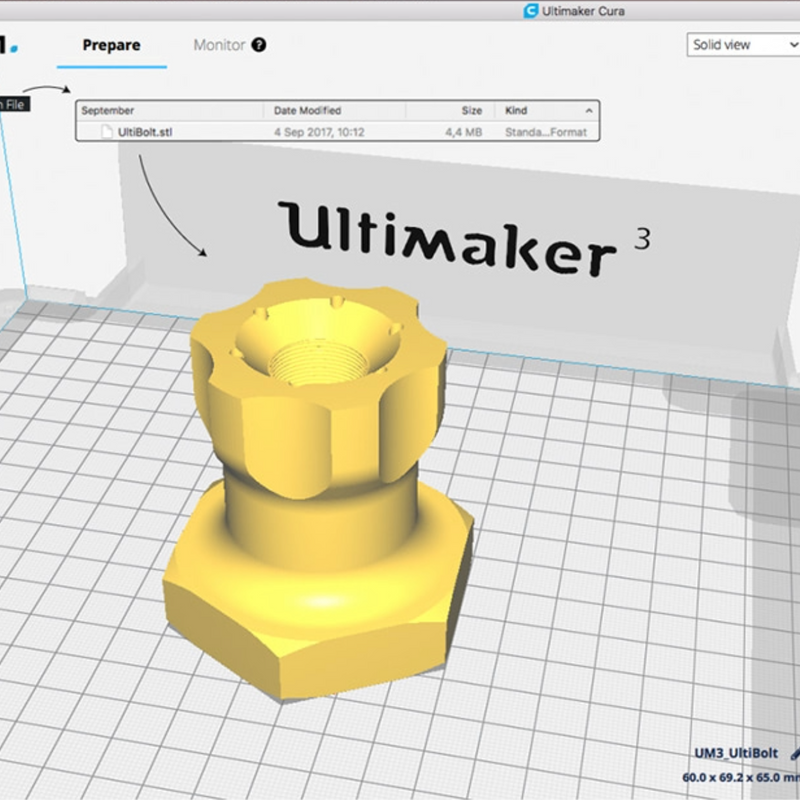 Het programma Ultimaker Cura met een geel model van een bout op het printbed
